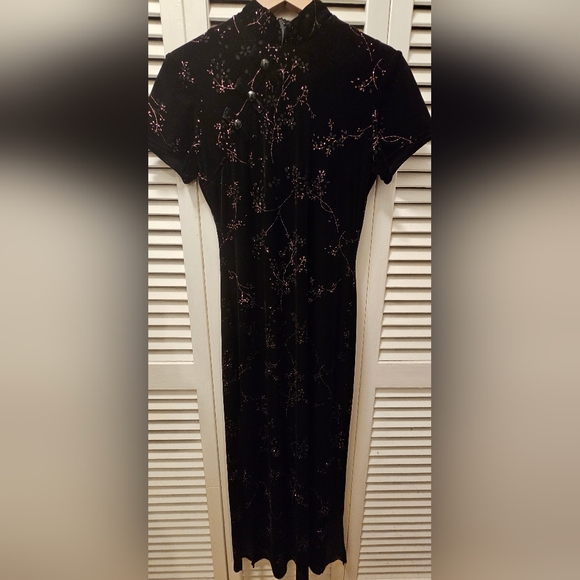 Dress Barn Dresses & Skirts - Vintage Floral Velvet Asian Inspired Dress